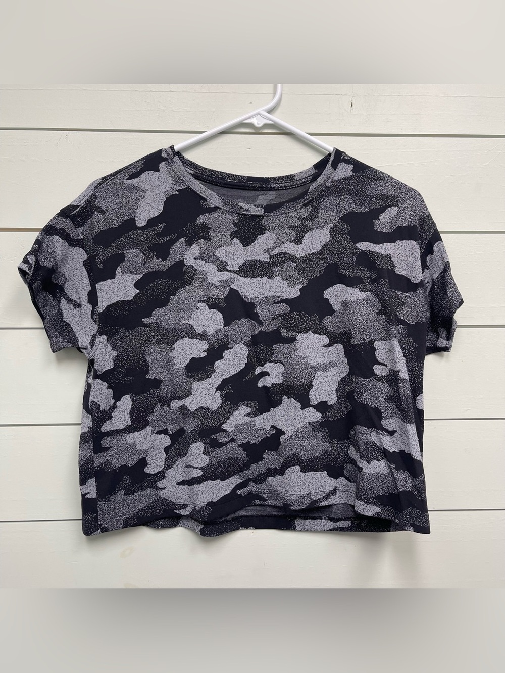 Lululemon cates tee short sleeve shirt gray and black camo women's size 8